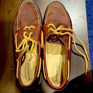 Women’s size 12 Sperry leather boat shoes. Great condition.